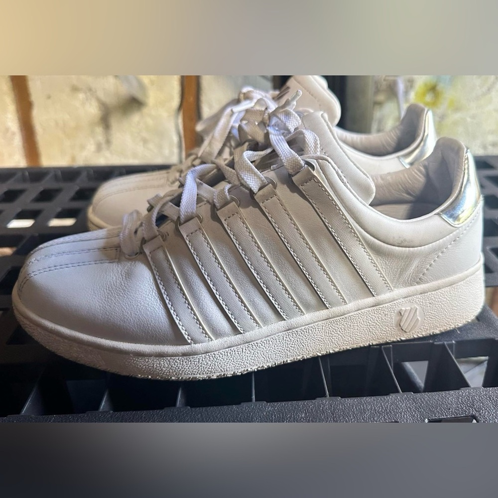 Men’s K-Swiss size 9 sneakers.